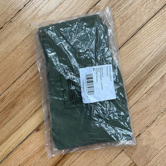 W/tag FP Movement Good Karma Leggings - Picture 5 of 6